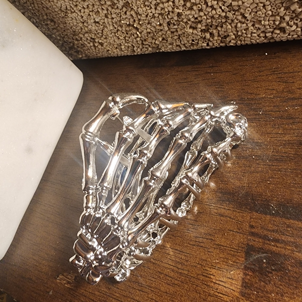 Silver Skeleton Hand Claw Clip - Picture 3 of 3